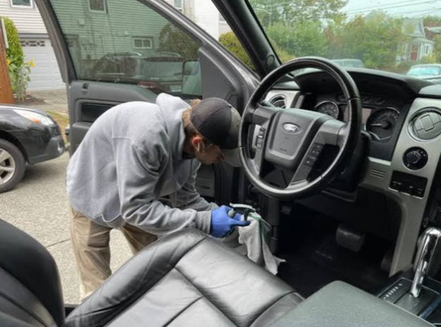 Why Busy Professionals Choose Mobile Car Detailing
