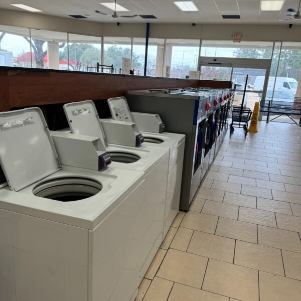 How Businesses Near 77066 Can Simplify Their Commercial Laundry Needs