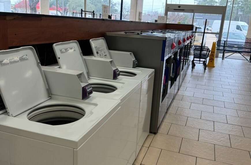 How Businesses Near 77066 Can Simplify Their Commercial Laundry Needs