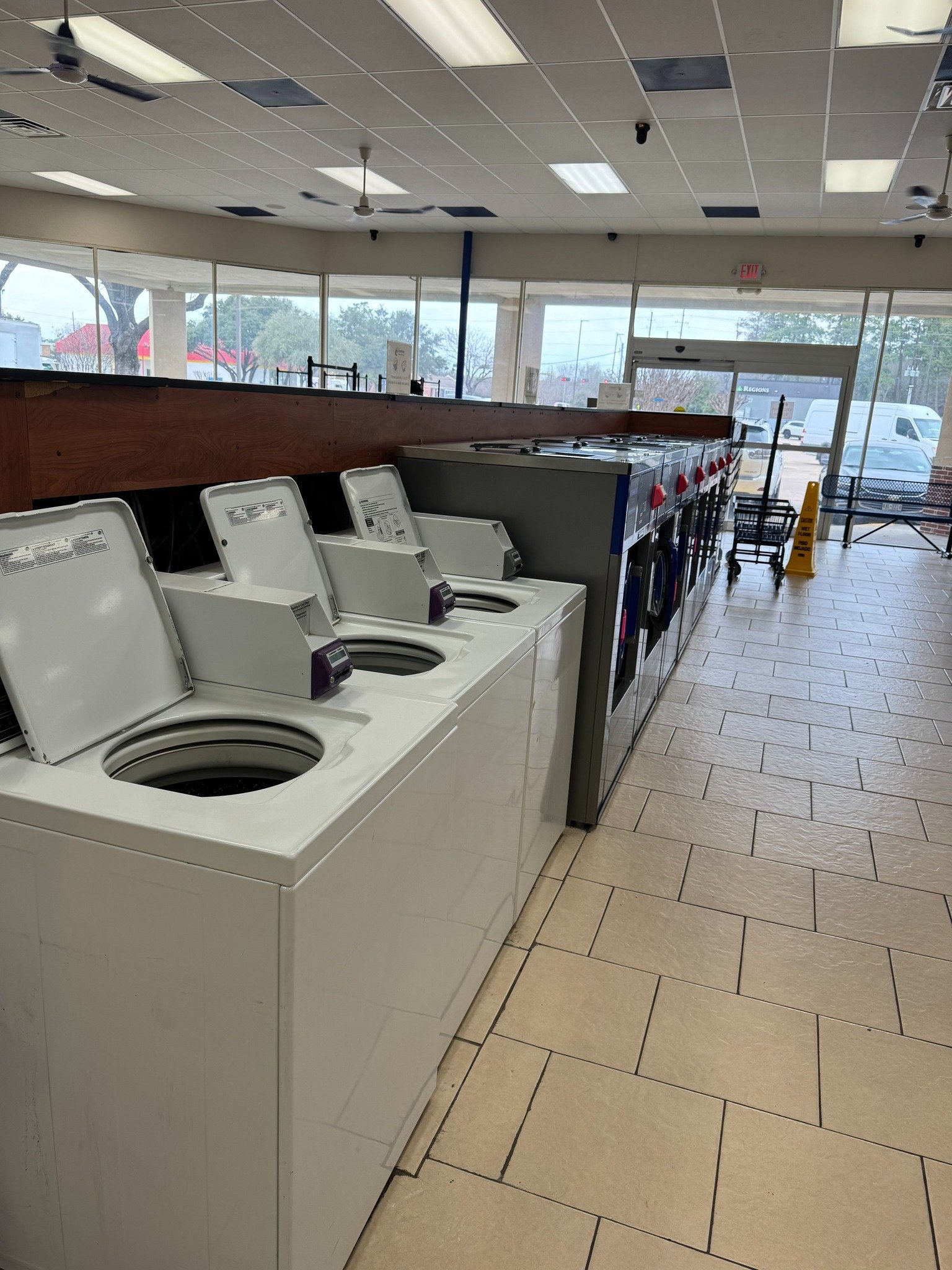 How Businesses Near 77066 Can Simplify Their Commercial Laundry Needs